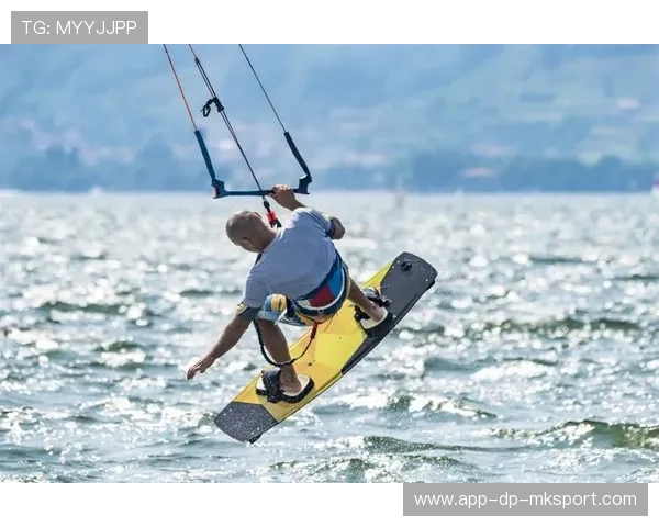 _青少年极限冲浪：海浪中的青春印记_，冲浪极限运动