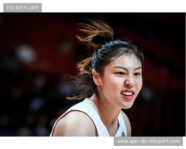 女篮姑娘的微笑背后是无数汗水，女篮帅气小姐姐