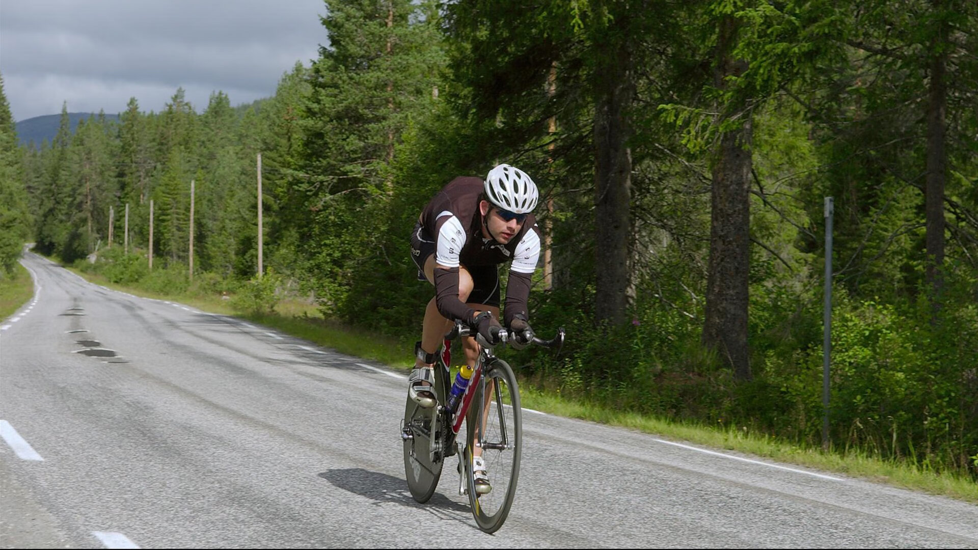 mk体育-CS2狙击手瞬间改变局势，cs1.6狙击手